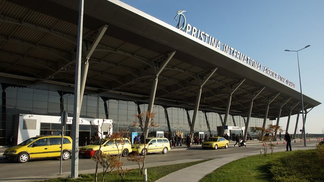 Arrestohet personi i kërkuar në Aeroportin ‘’Adem Jashari’’, dërgohet në mbajtje