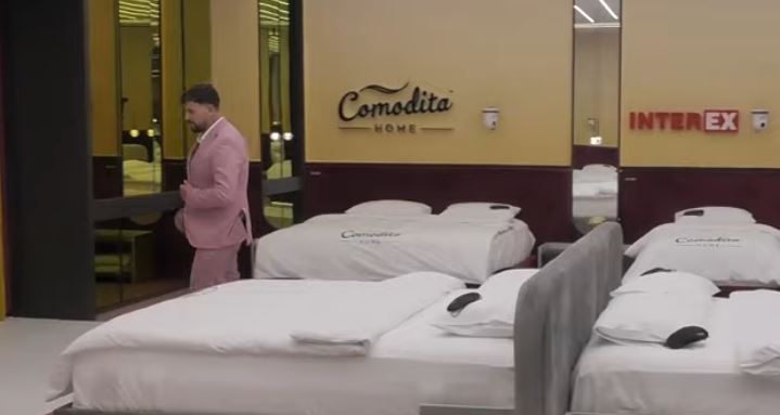 Mevlani zgjedh dyshekun e Comoditës, para se të përshëndetet me banorët