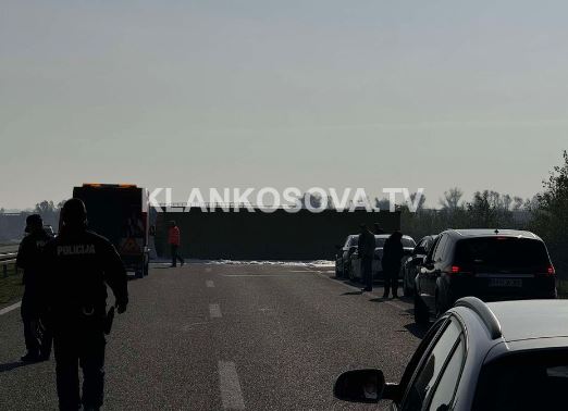 Aksident në Kroaci: Kamioni u rrokullis, krijohen kolonat e gjata