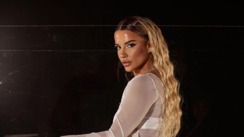 Baby G e “zjarrtë” në fotografitë e fundit