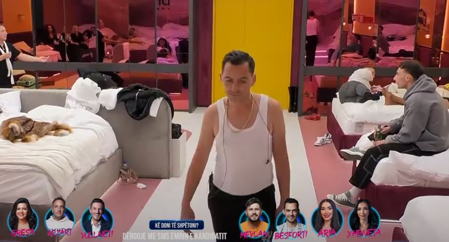 "Mos ma prekni çantën", Besforti nervozohet me banorët
