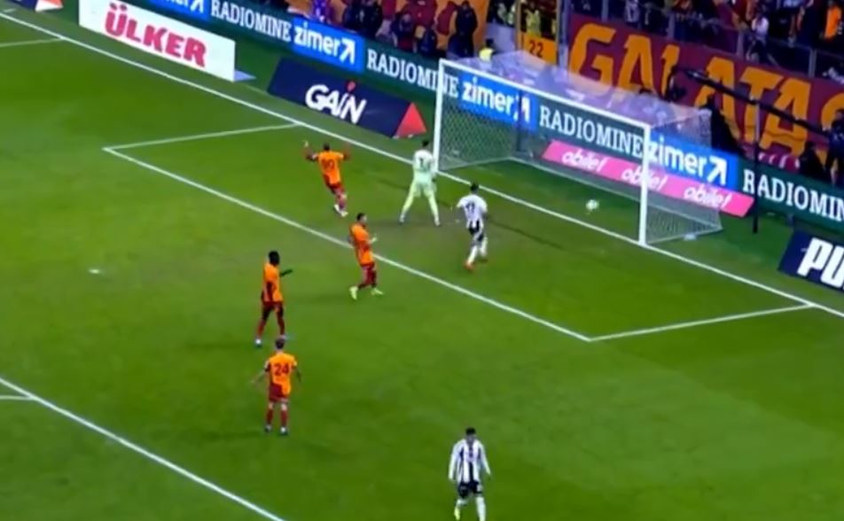 Muçi ia shkund rrjetat e merimangës portierit të Galatasarayt