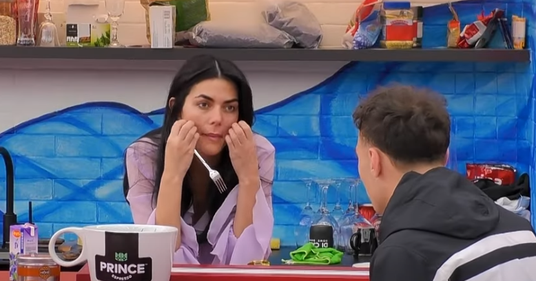 Arioni i zbulon Dianës në pak detaje: Rezi mbrëmë u zhvesh i tëri në dhomë! (VIDEO)