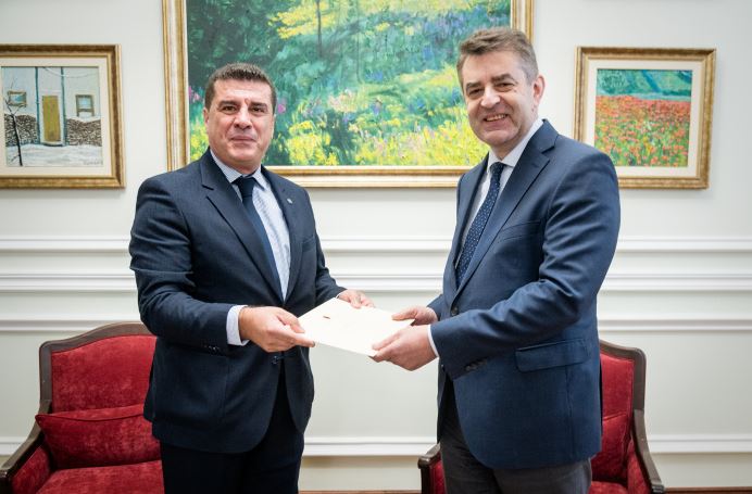 Ernal Filo ambasador i Shqipërisë në Ukrainë dhe zëvendësministri e Punëve të Jashtme i Ukrainës, Yevhen Perebyinis