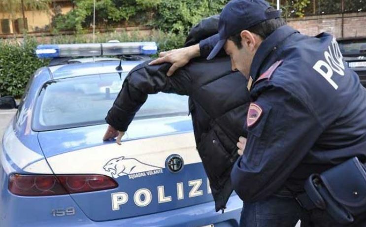 Arrestohet një shqiptar në Itali, iu gjet mbi një kilogram kokainë