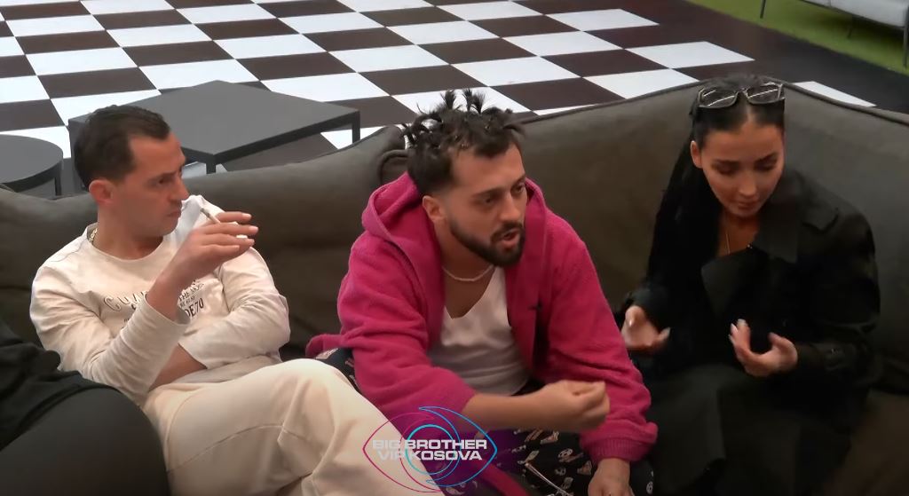 "Nuk po flenë me mua që dy ditë prandaj është nervoz", Gjesti ngacmon Xhenetën