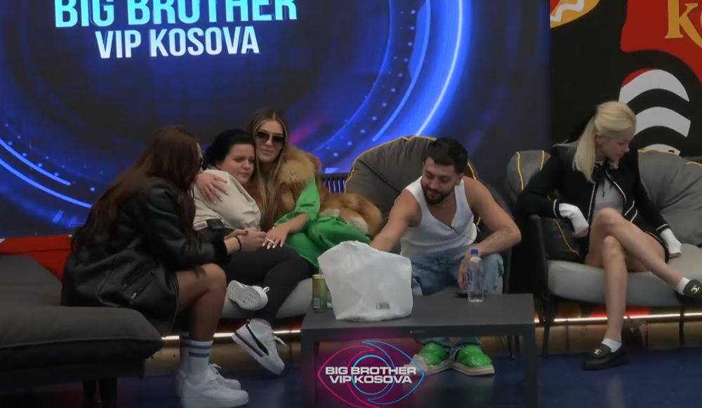 Gjesti i bindur se nëse Drenusha ia kap dorën, ia thyen (VIDEO)