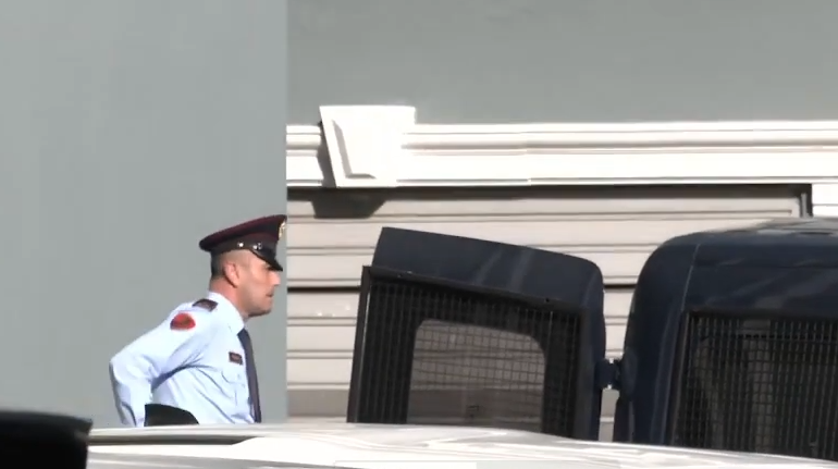 Ilir Meta niset drejt burgut (VIDEO)