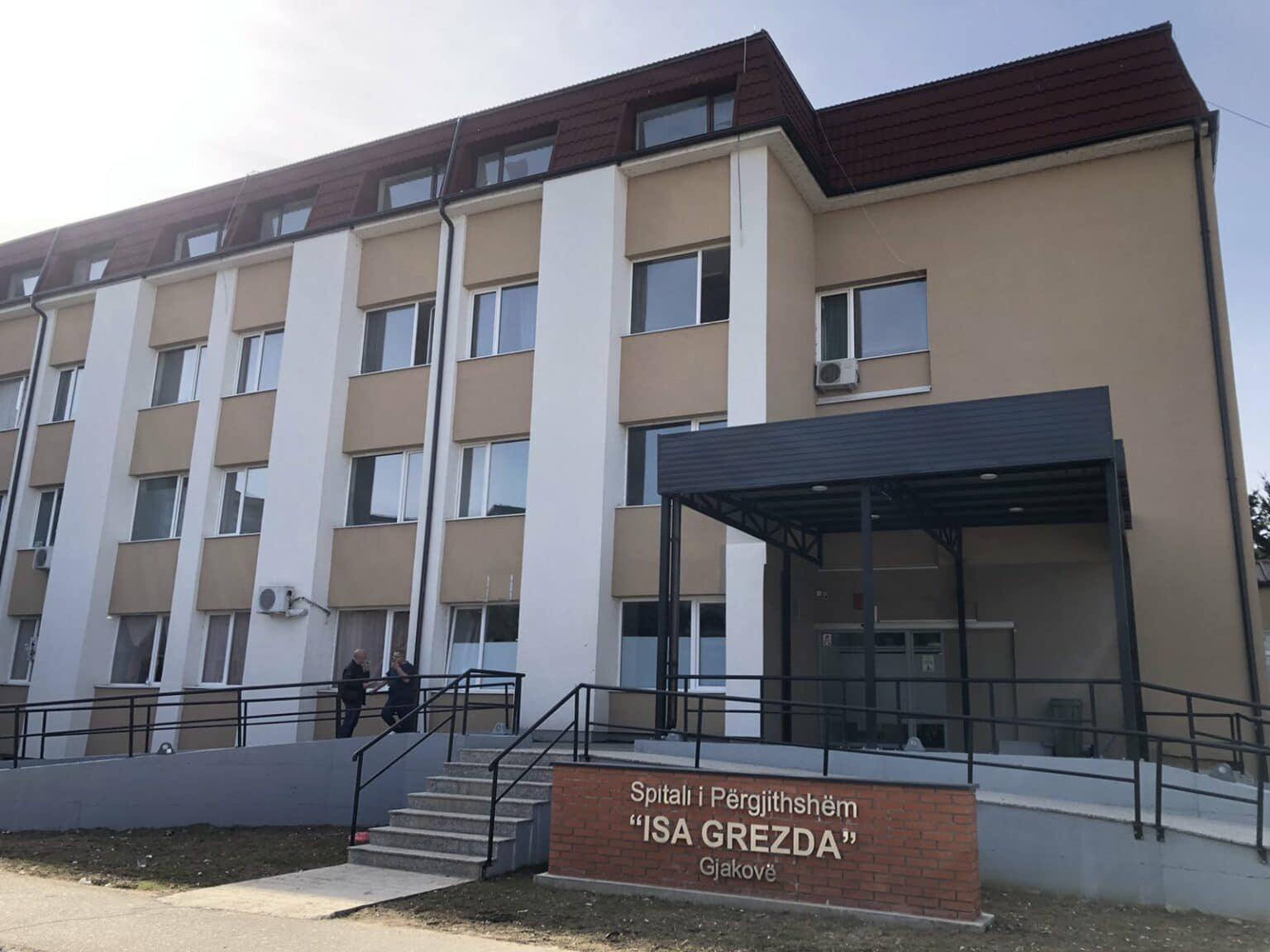 Vjedhje në tri objekte të spitalit të Gjakovës