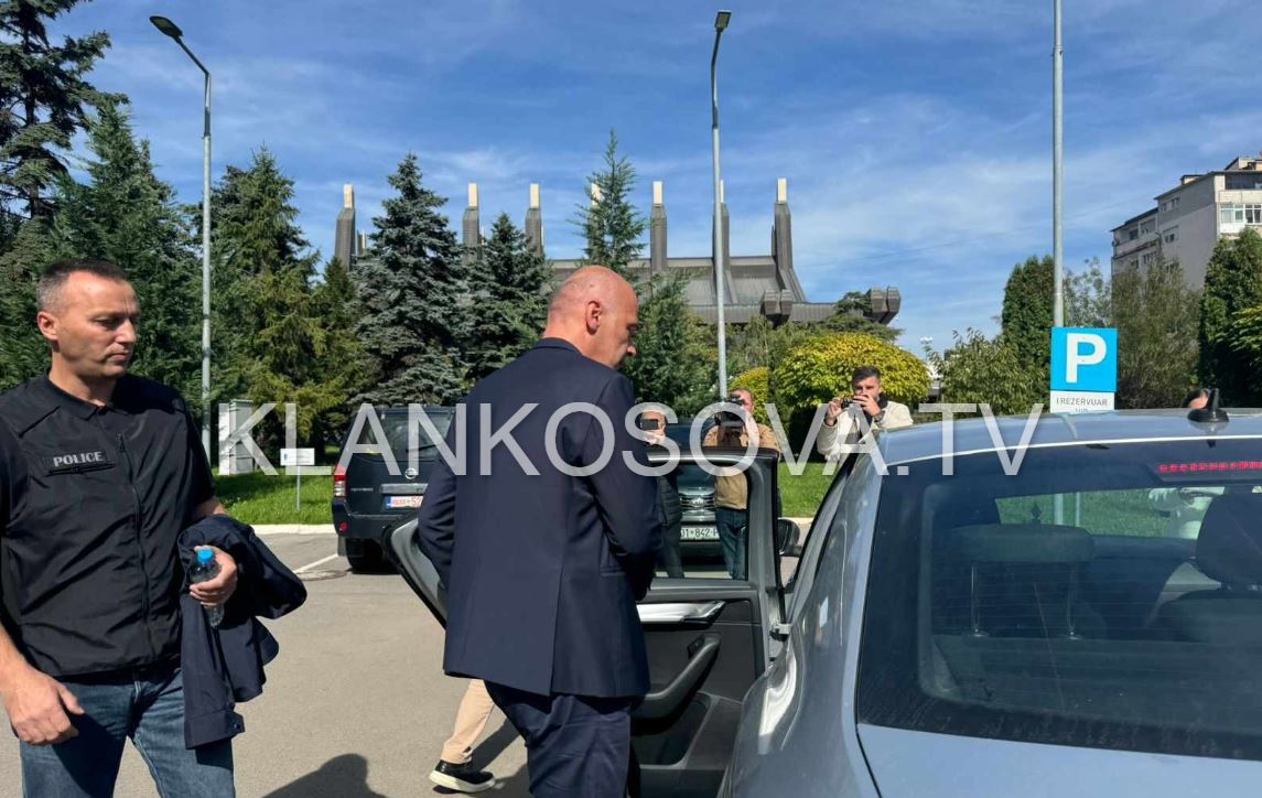 Izedin Bytyqi, sekretari i Përgjithshëm Ministrisë së Mjedisit, Planifikimit Hapësinor dhe Infrastrukturës, është larguar nga objekti i kësaj ministrie.