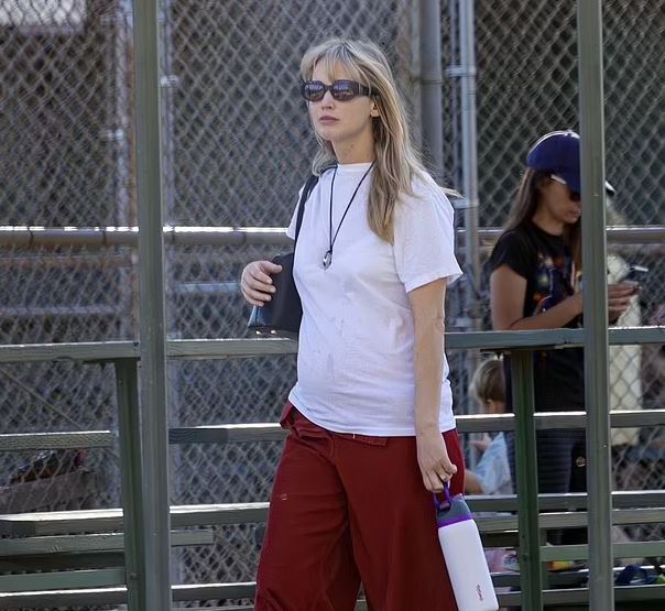 Jennifer Lawrence tregon barkun e rrumbullakosur