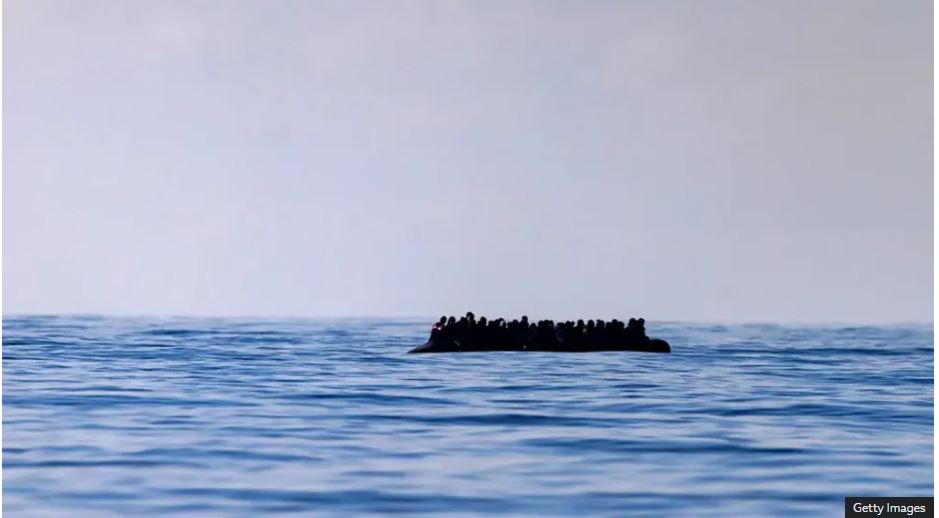 Dy të vdekur pas fundosjes së varkës me emigrantë në Kanalin Anglez