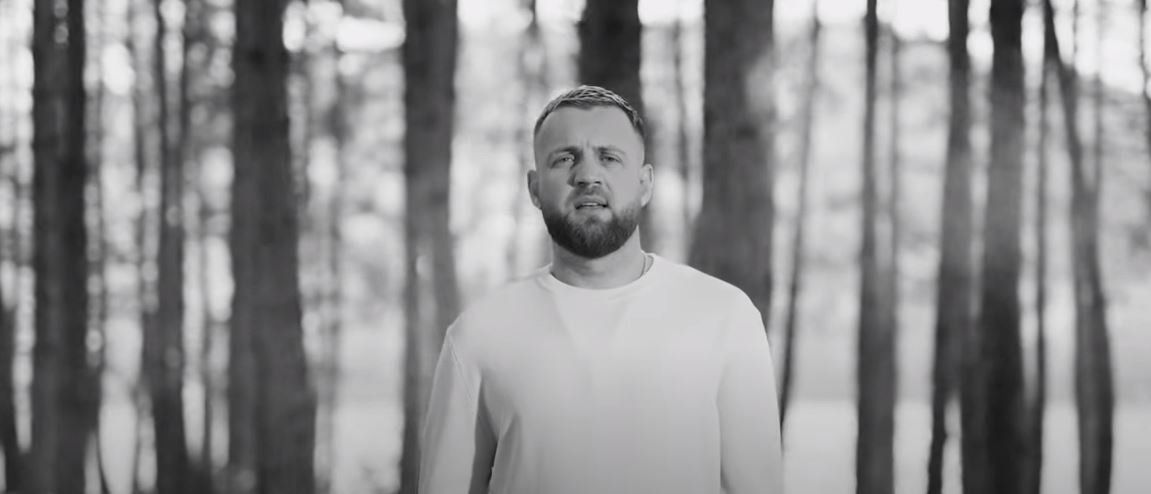 Luiz Ejlli e publikon këngën "Unë dhe ti" (VIDEO)