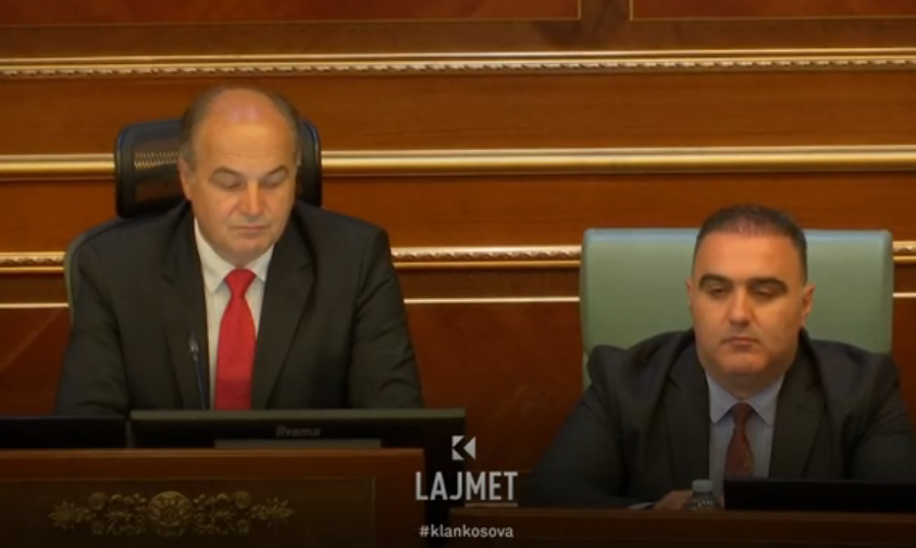 Pse u “zhduk” Glauk Konjufca në Kuvend? (VIDEO)