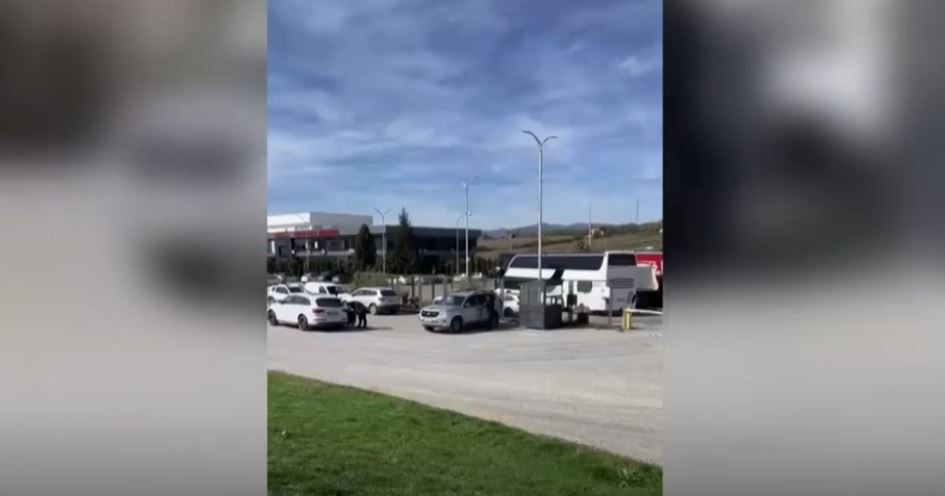 Kontrolli i kamionit të parë.