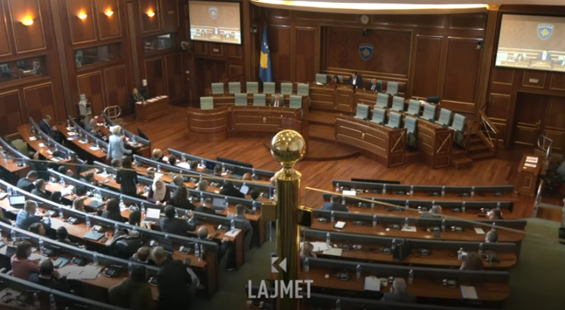 Kuvendi ''gjysmak'': Rikthehet pozita, i hakmerret opozita (VIDEO)