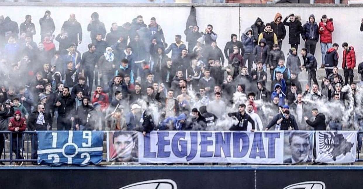Mesazhi interesant që u shpalos në tribuna nga tifozët e Llapit