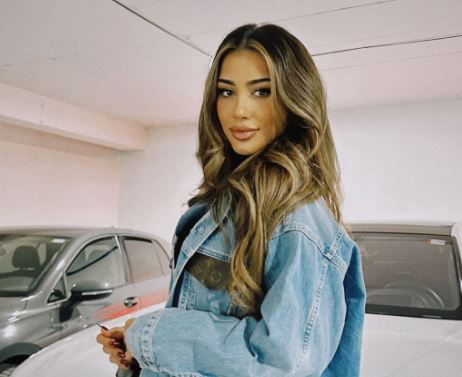 Melinda Ademi shfaqet e lezetshme në foton e fundit