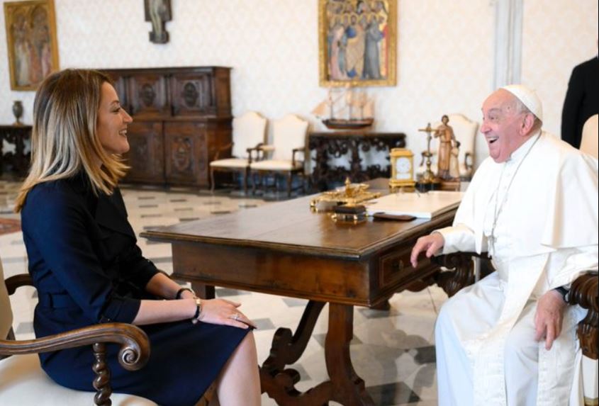 Metsola vlerëson Papa Françeskun për promovimin e paqes