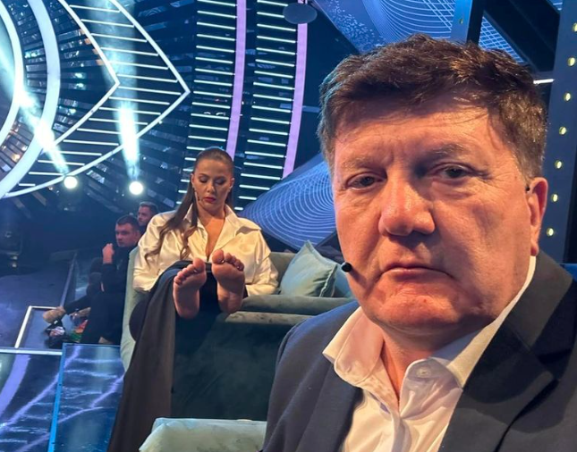 Milaim Zeka publikon momente gjatë pauzës së spektaklit të BBVK-së