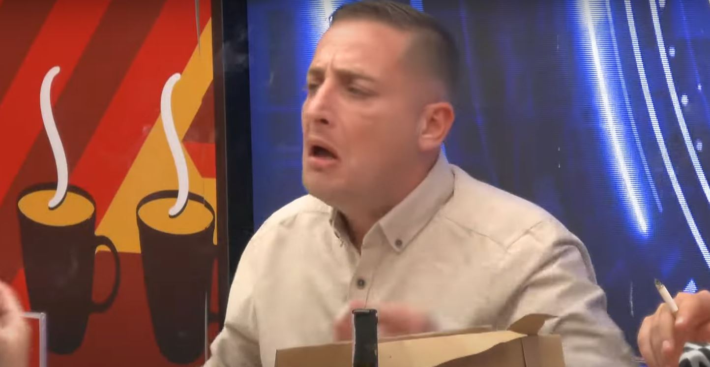 Rezarti nis me thumba ndaj Besfortit enda pa filluar darka e të nominuarve (VIDEO)