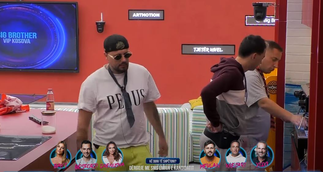 Ndodh edhe kjo! Rezi i qet kafe Besfortit (VIDEO)