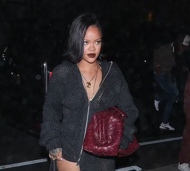Rihanna merr vëmendjen në Los Angeles