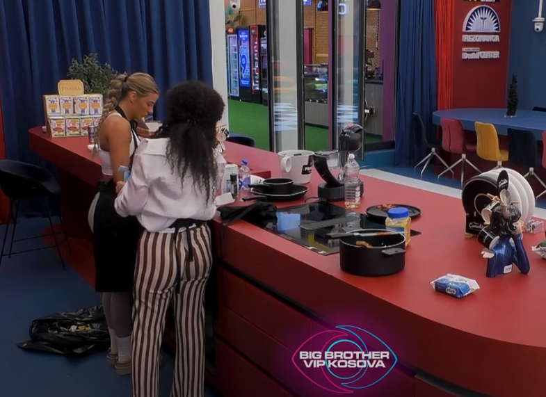 Keni menduar për darkën? Rovena me Bay T, gatuajnë pulë me patate për banorët (VIDEO)
