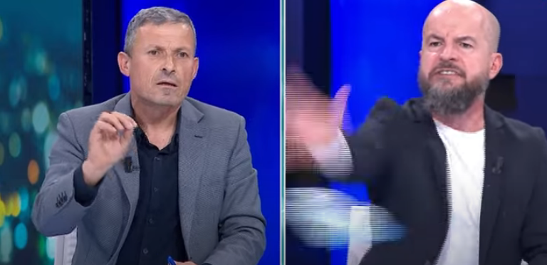 Përplasje e ashpër në një studio televizive shqiptare, fyerje e njëri gjuan me shishe uji (VIDEO)