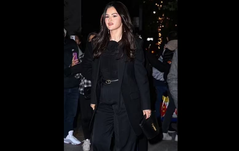 Selena Gomez, mahnitëse në të zeza