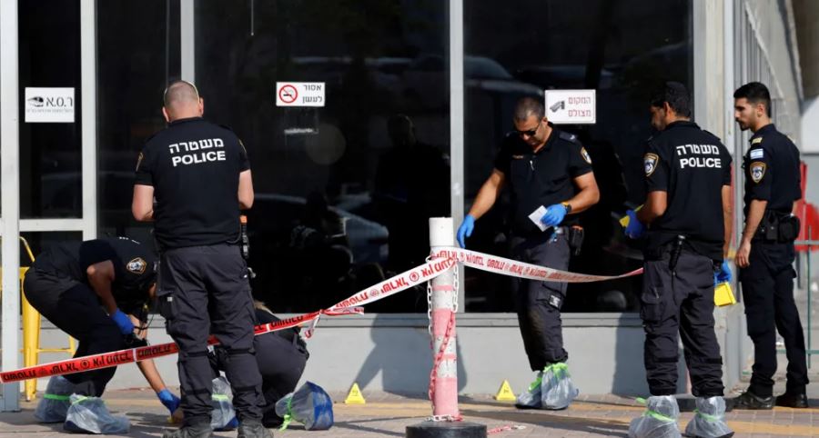Një grua u vra dhe 10 të tjerë u plagosën nga të shtënat ‘terroriste’ në Izrael