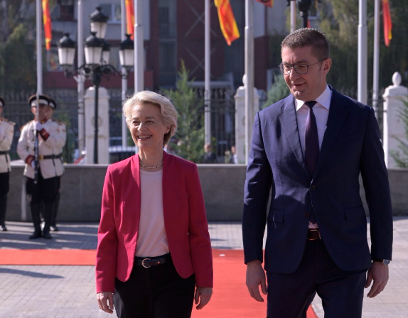 Pas Shqipërisë, Von der Leyen mbërrin në Maqedoni të Veriut