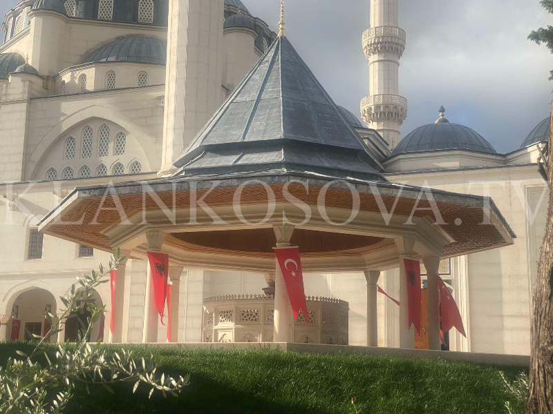 Kështu duket Xhamia e Namazgjasë në Tiranë, Erdogani erdhi për ta inauguruar