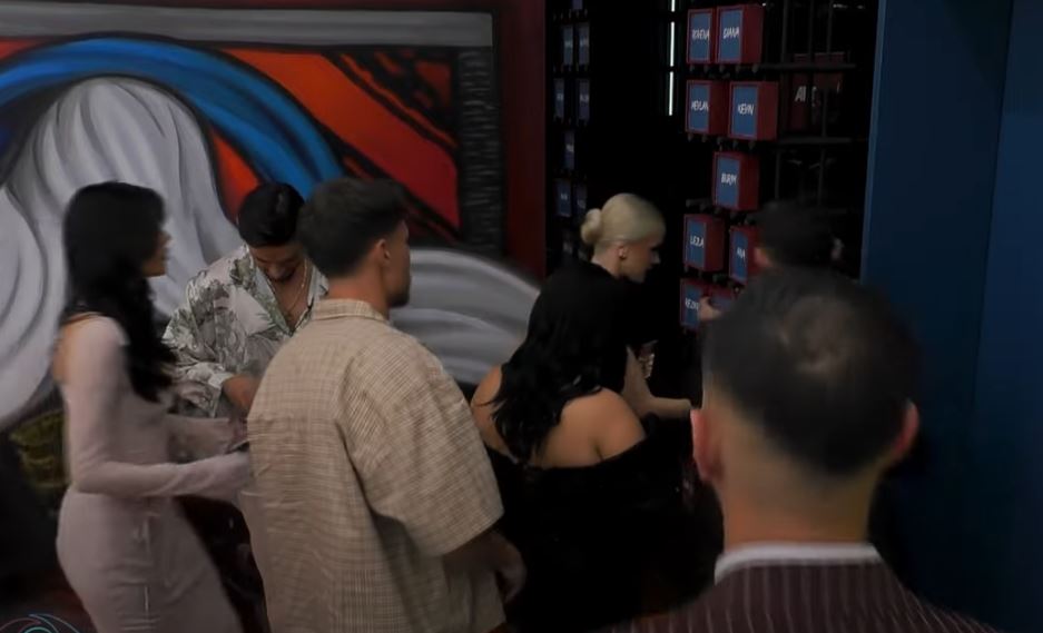 Fatin e mbajnë me emrin e tyre, banorët kanë edhe biletat e kthimit (VIDEO)
