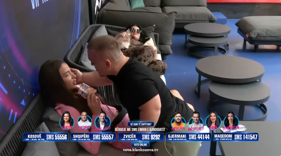 Burimi i hidhet në përqafim Anës dhe tenton ta puthë, ja si reagon ajo (VIDEO)