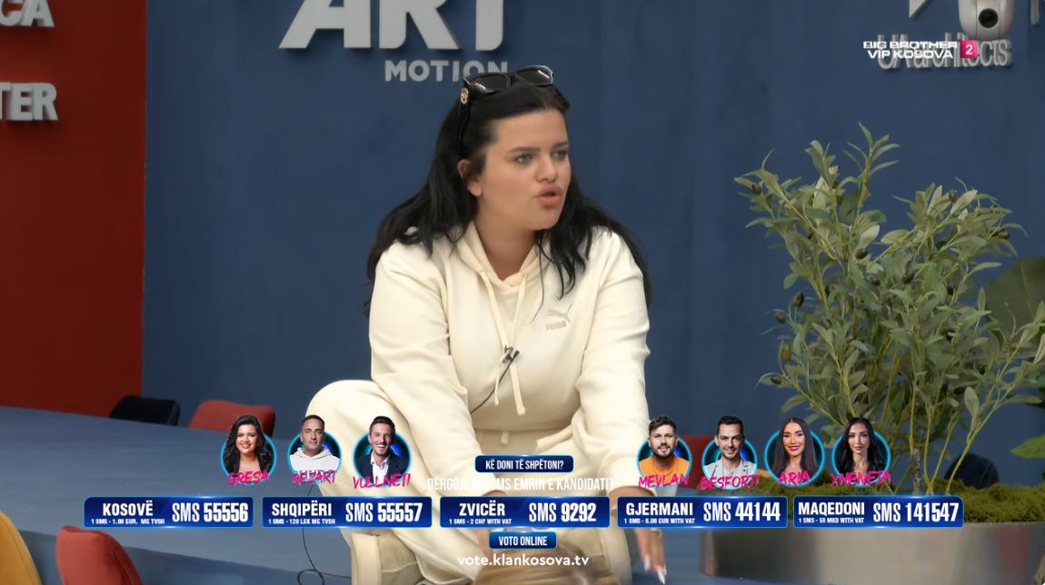 Gresa hip mbi tavolinën e ushqimit, revoltohen banorët (VIDEO)