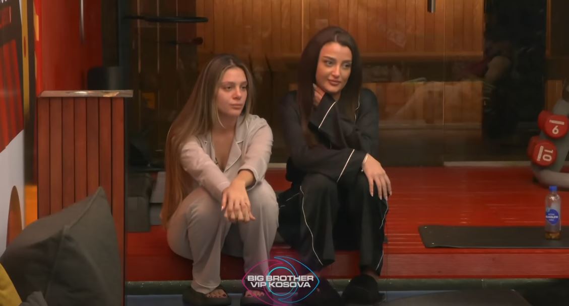 Lela e fton Gjestin të flejë me të dhe Anën (VIDEO)