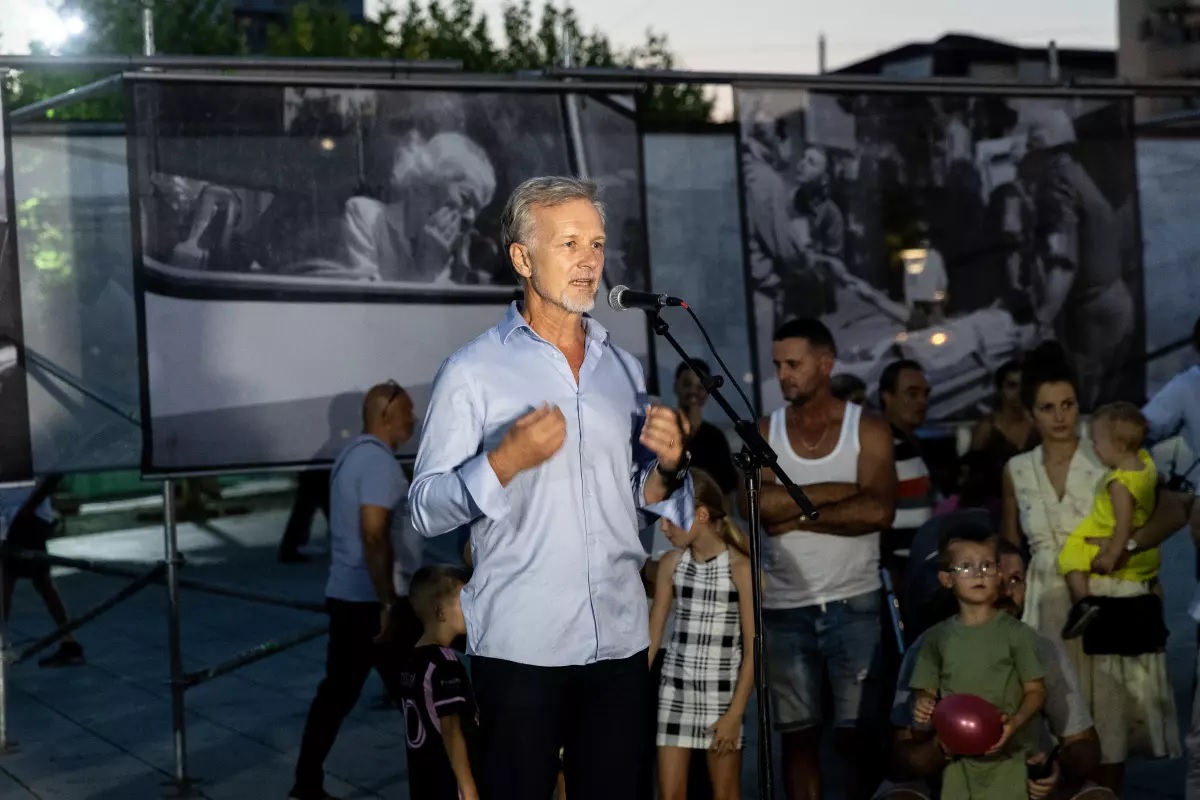 Fotoreporteri i njohur britanik dyshohet u vra nga djali i tij - më 2023 hapi ekspozitë në Kosovë