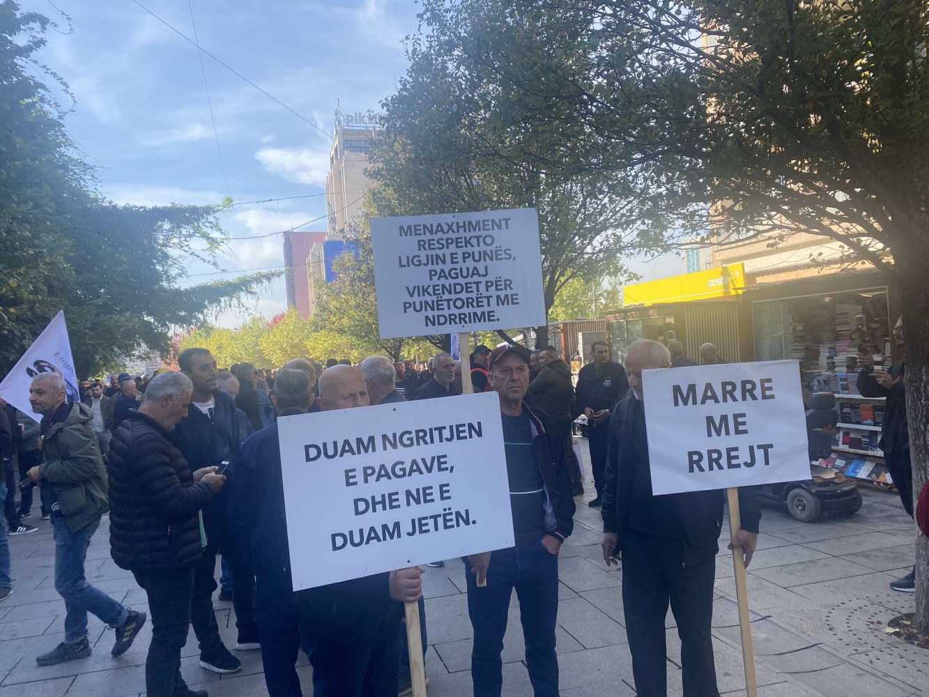 Protestojnë punëtorët e KEK-ut. Foto EO.