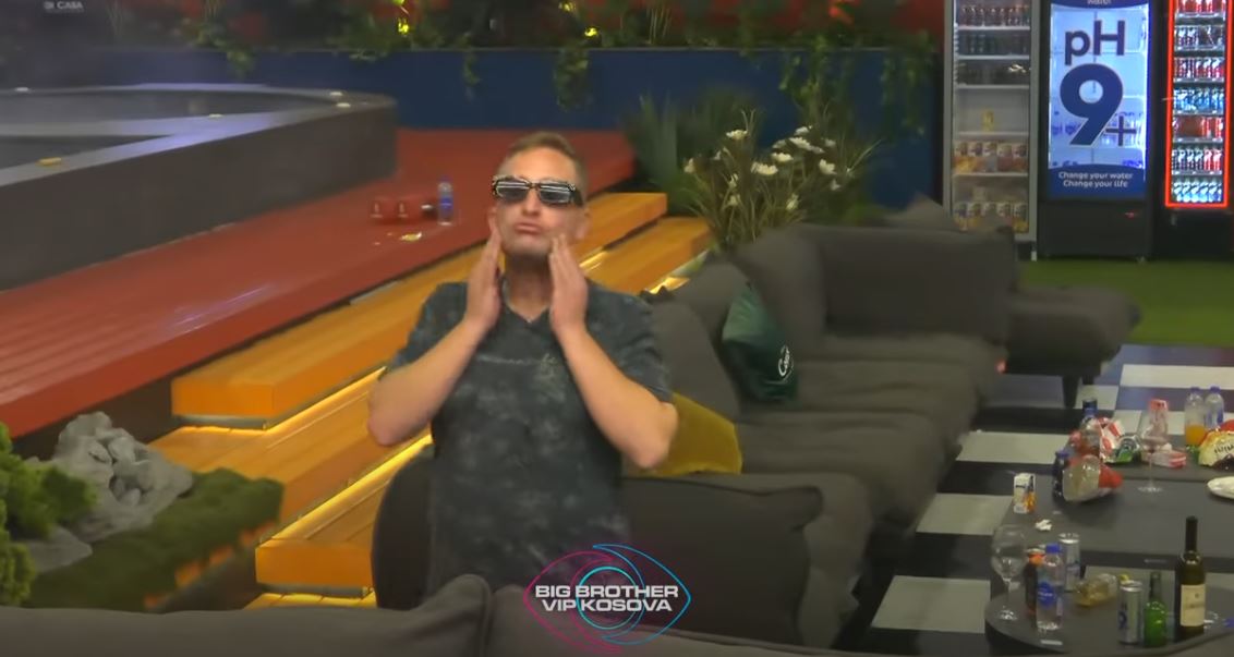 Rezi vazhdon të imitojë banorët, ja në rolin e kujt u vendos kësaj radhe (VIDEO)