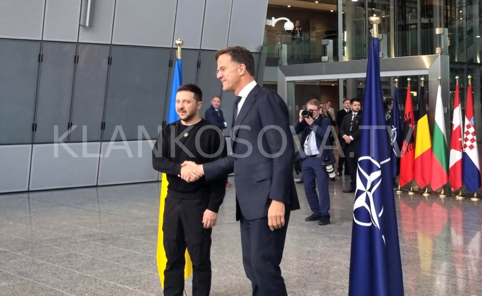 Zelensky arrin në Bruksel, pritet nga Rutte - Ukraina, kryetema e takimit të Ministrave të Mbrojtjes