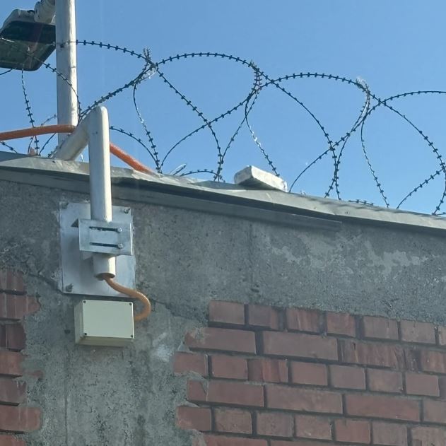 Shtatë telefona të cilët u tentuan të futeshin brenda burgut të Dubravës, janë kapur nga Departamenti për Siguri i kësaj Qendre Korrektuese.