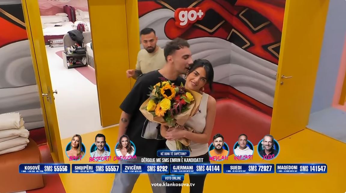 Arioni surprizon me një buqetë me lule Dianën, i thotë edhe të dua (VIDEO)
