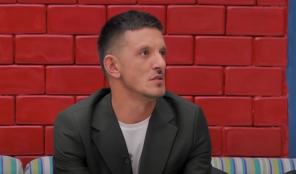 Vullneti e quan Rezin fans të Gold AG: Pse s’ma keni sjell Goldin po fansin e tij (VIDEO)