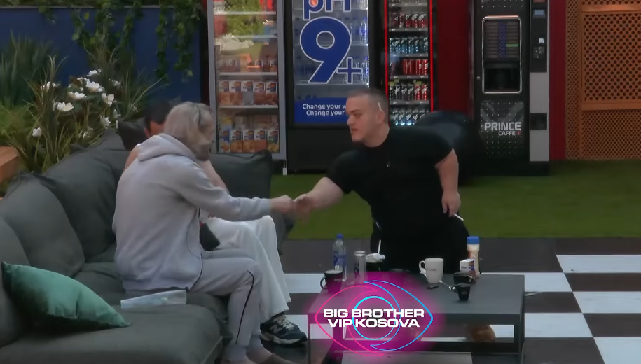 ''Jena namazli'', Burimi çakuron Xuxin se nuk i fshehu cigaret (VIDEO)