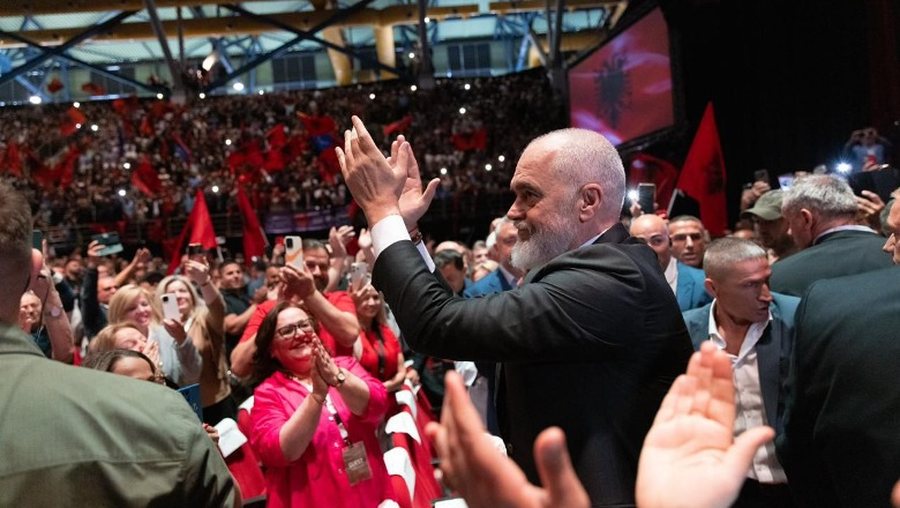 Rama takohet sot me shqiptarët që jetojnë në Selanik