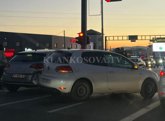 Aksident mes dy veturave te Zona Industriale, nuk dihet për të lënduar