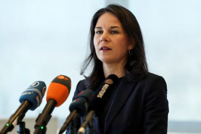 Kryediplomatja gjermane siguron Ukrainën për përkrahje në vizitën para votimit në SHBA