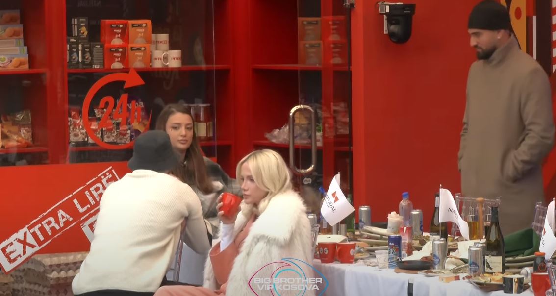 "E ke pasur Drilonin afër", Leo ngacmon Anën në prani të Kevinit (VIDEO)