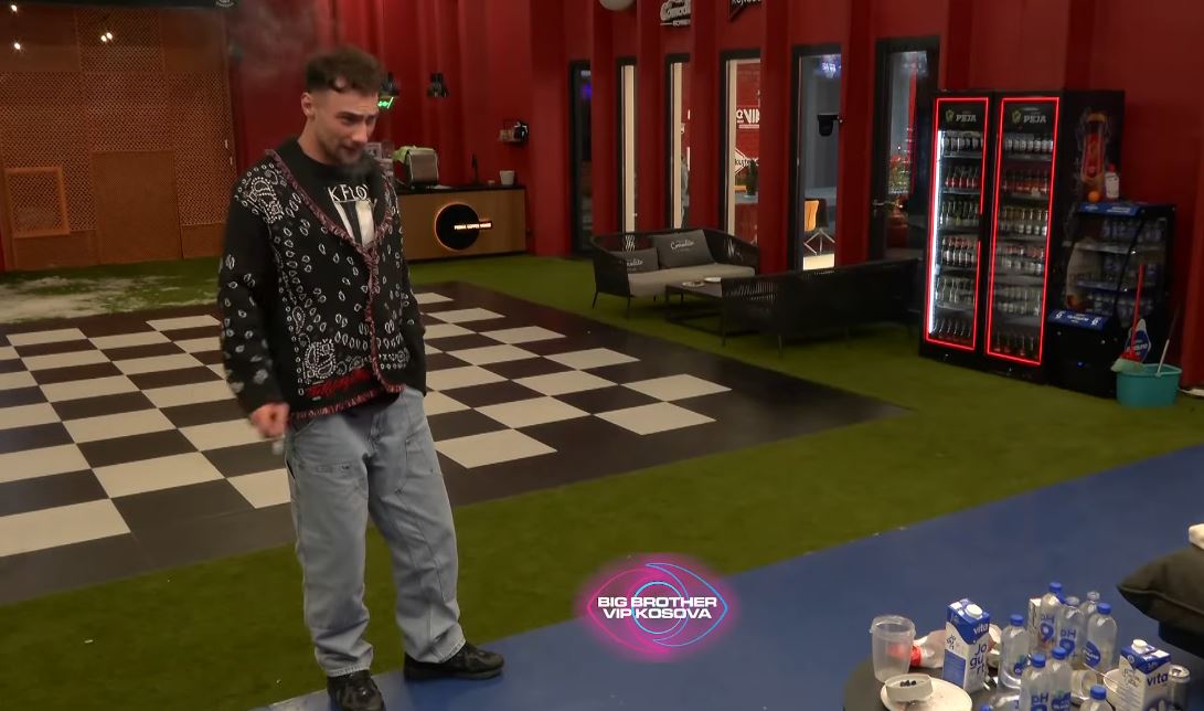 Debat i nxehtë mes Xhenetës dhe Arionit, përfshihet edhe Gresa (VIDEO)